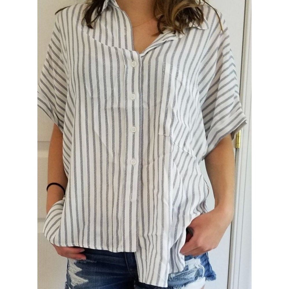 Forever 21 Coastal Preppy Blue White‎ Striped Short Sleeve Button Down Shirt